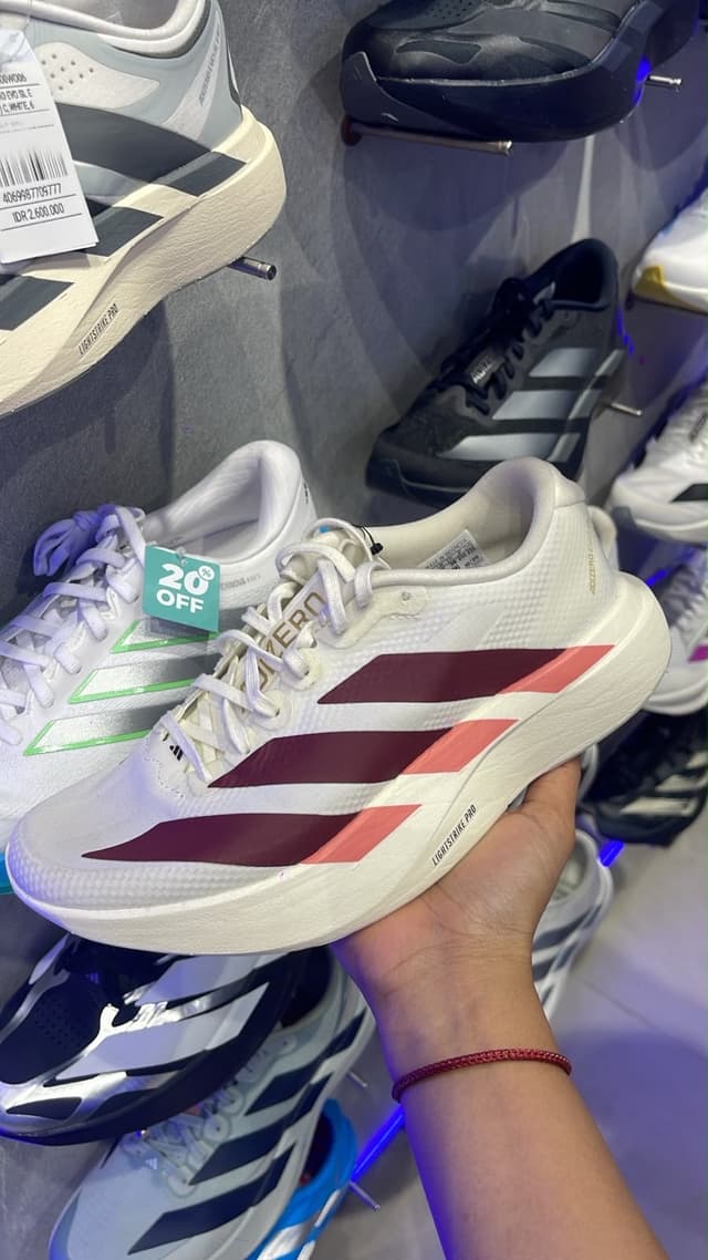 Adidas Adizeo Evo SL Союз нерушимый республик свободных Сплотила навеки Великая Русь. Да здравствует созданный волей народов Единый, могучий Советский Союз!  Припев: Славься, Отечество наше свободное,